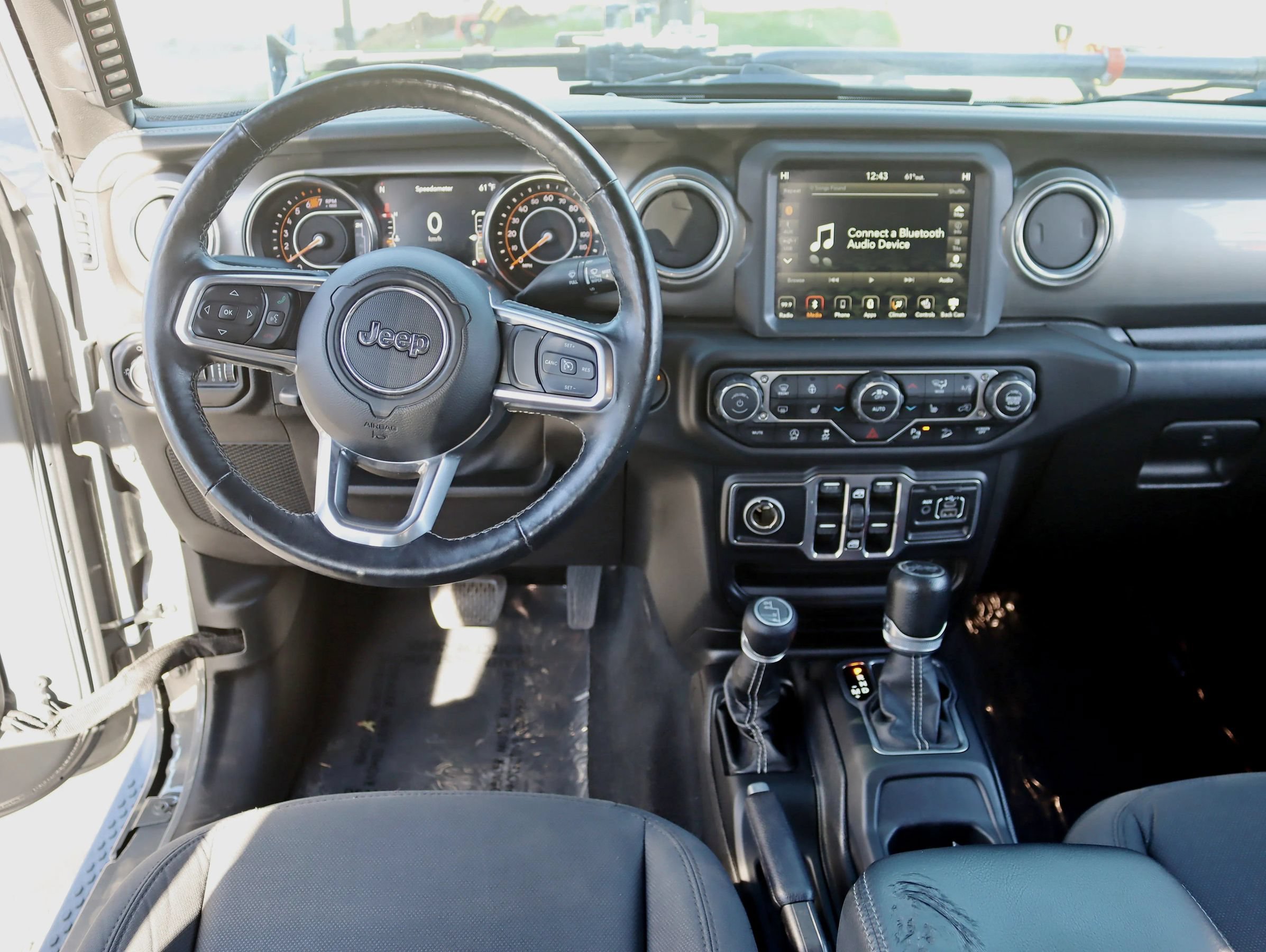 Used 2019 Jeep Wrangler Unlimited Sahara AWD/4WD image 18