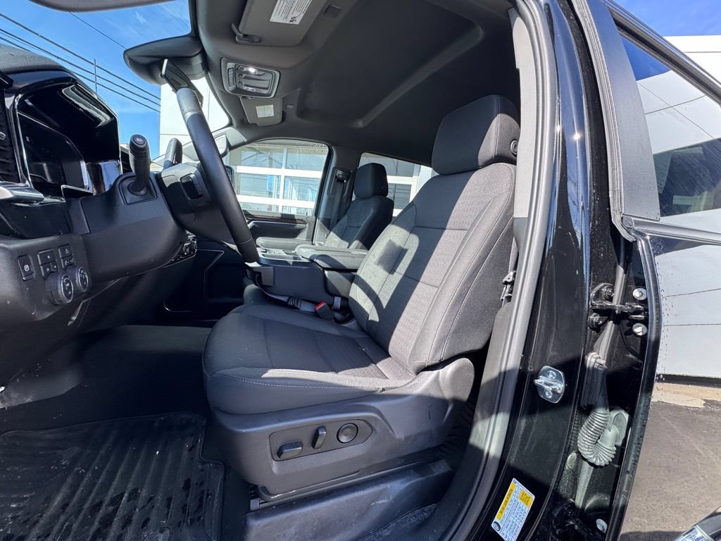 Used 2025 Chevrolet Silverado 2500 LT w/ Convenience Package AWD/4WD image 11