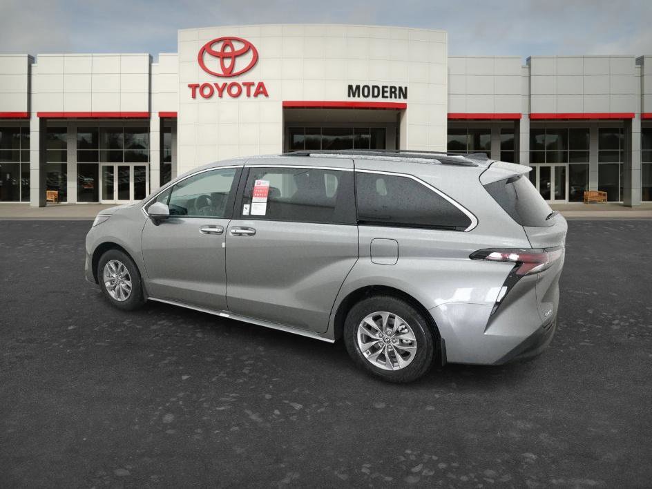 New 2026 Toyota Sienna XLE FWD image 14