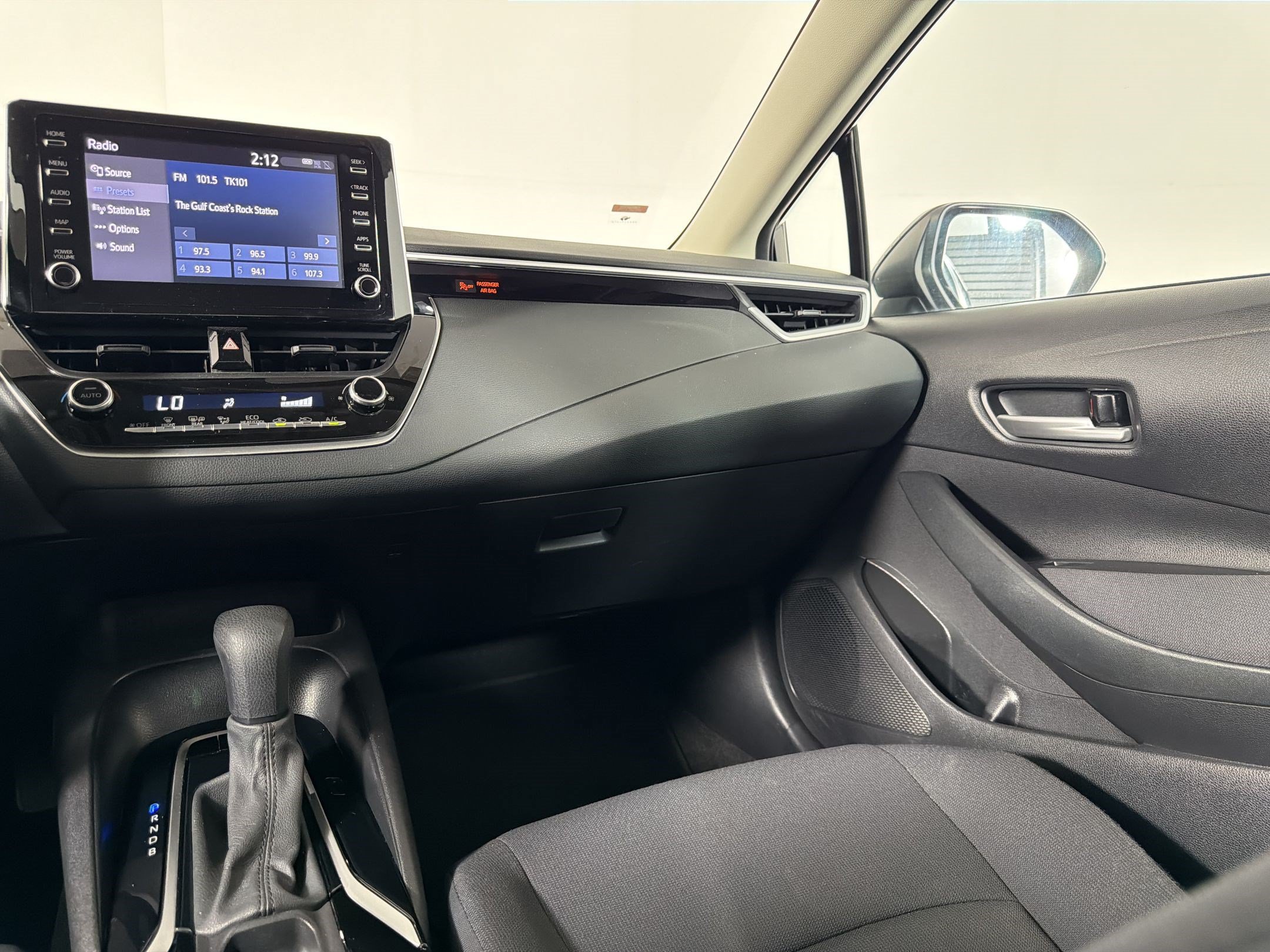 Used 2020 Toyota Corolla LE FWD image 26