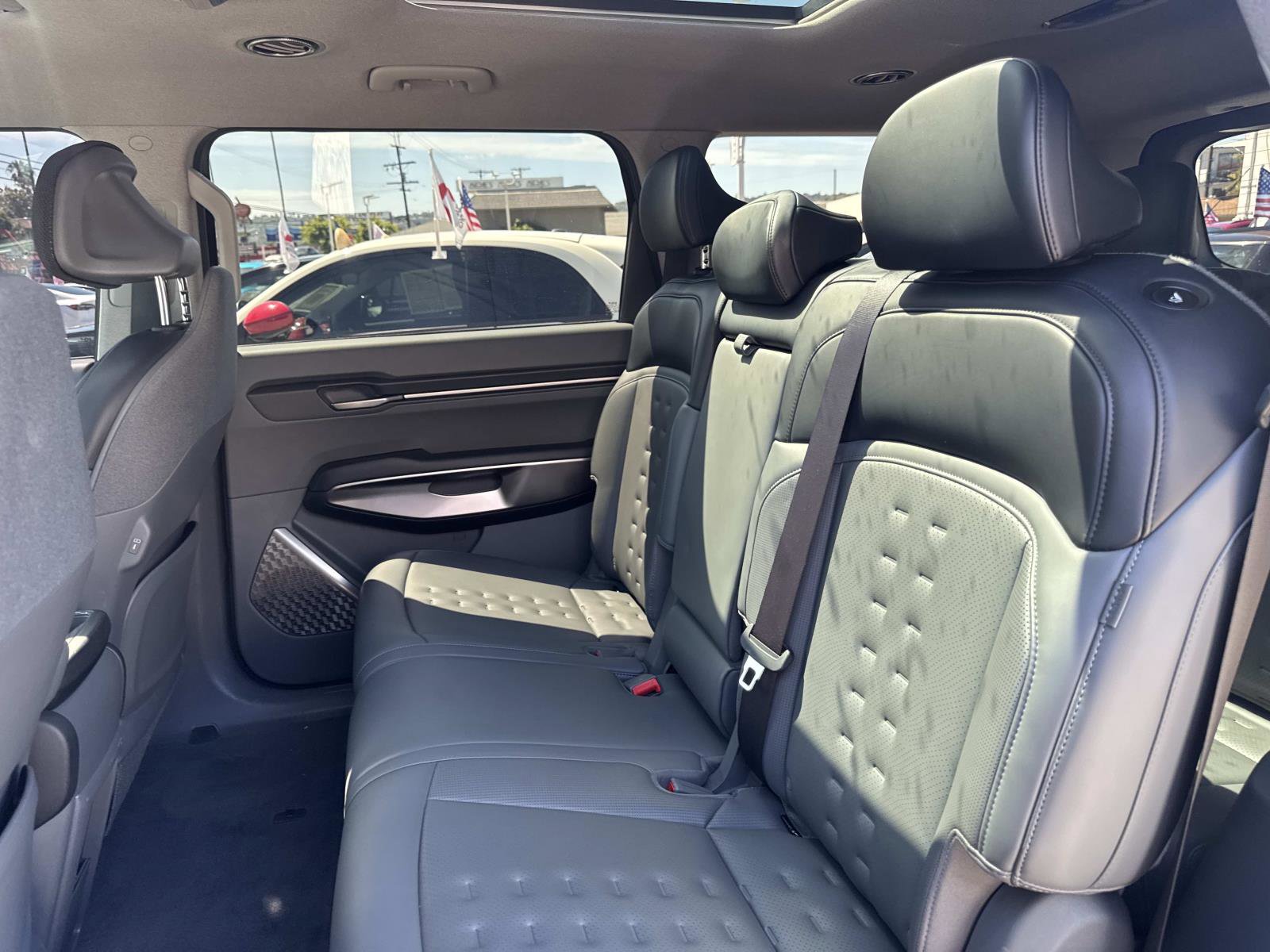 Used 2024 Kia EV9 Wind image 13