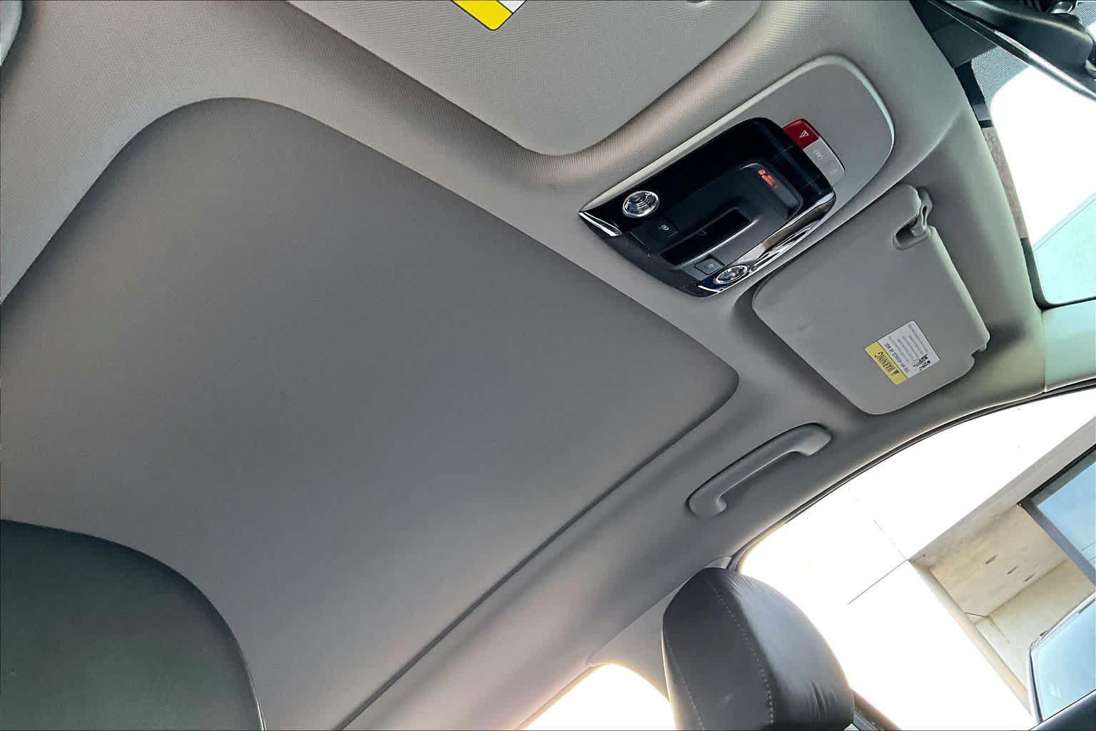 Used 2022 Kia Sorento S w/ Panoramic Sunroof Package FWD image 14