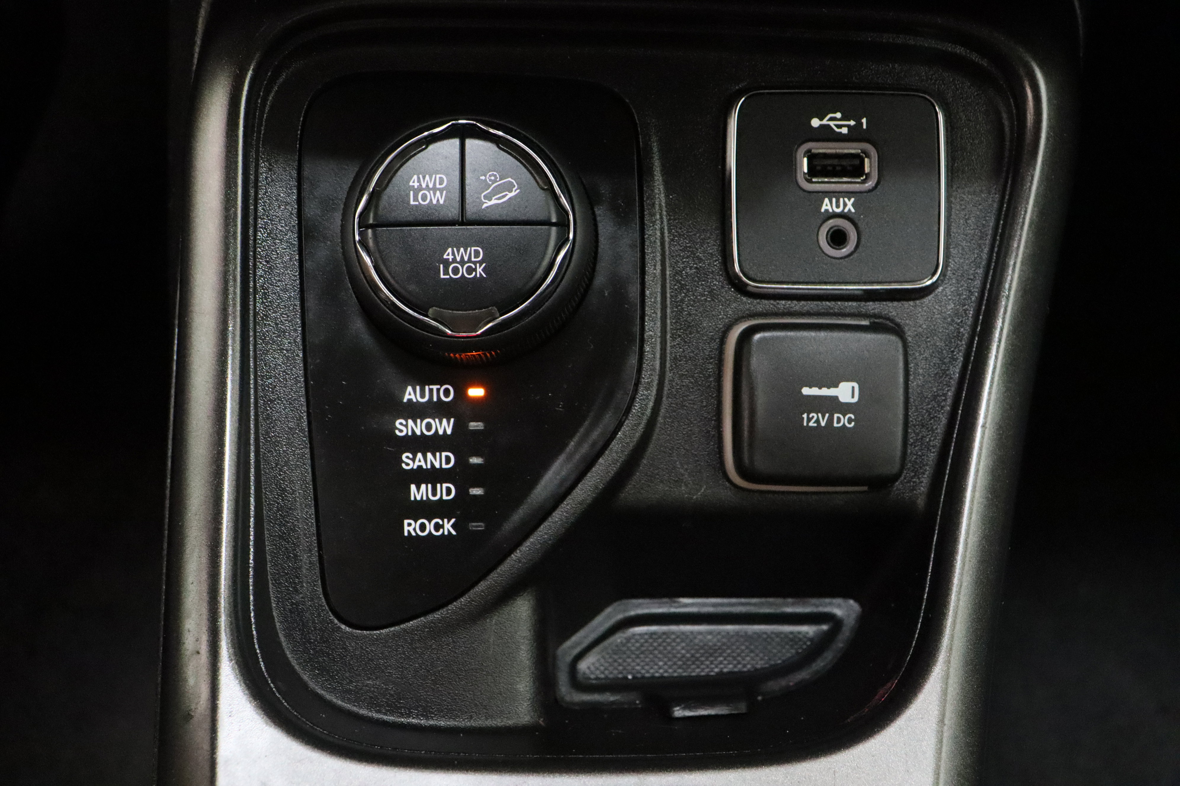 Used 2020 Jeep Compass Trailhawk AWD/4WD image 21