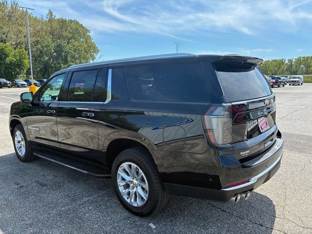 Used 2025 Chevrolet Suburban Premier AWD/4WD image 9