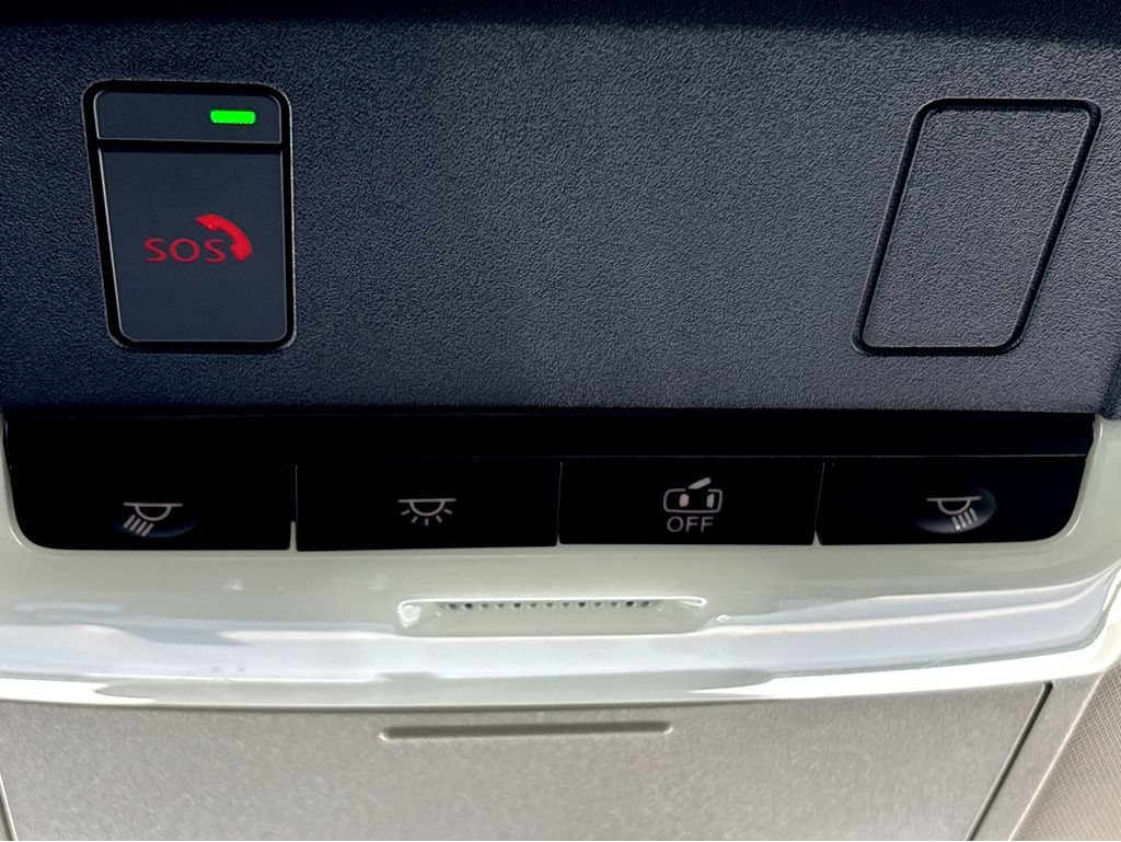 Used 2025 Nissan Pathfinder SV FWD image 27