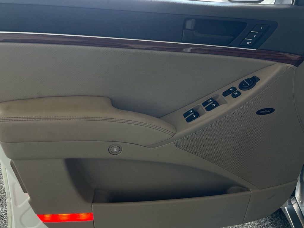Used 2012 Hyundai Veracruz Limited w/ Entertainment Pkg image 32