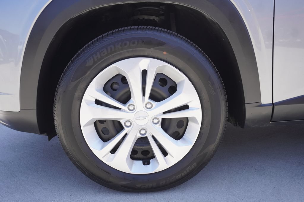 Used 2025 Chevrolet Trax LS FWD image 22