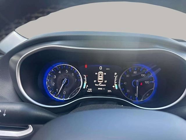 Used 2023 Chrysler Pacifica Touring-L image 10