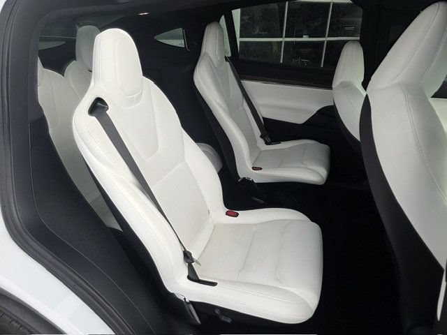 Used 2023 Tesla Model X AWD/4WD image 5