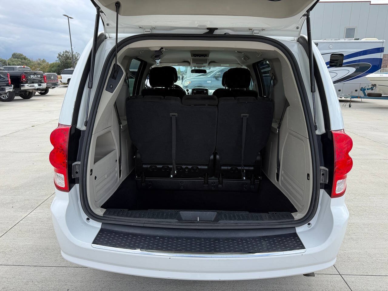 Used 2016 Dodge Grand Caravan SXT FWD image 26