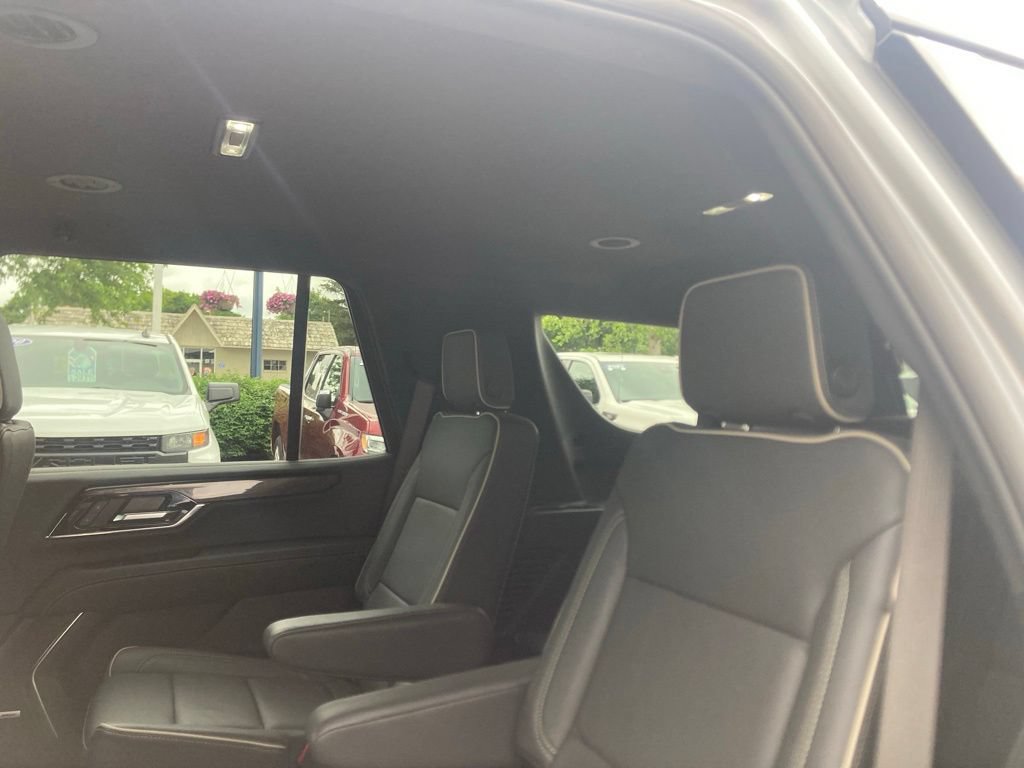 Used 2025 GMC Yukon Elevation AWD/4WD image 16