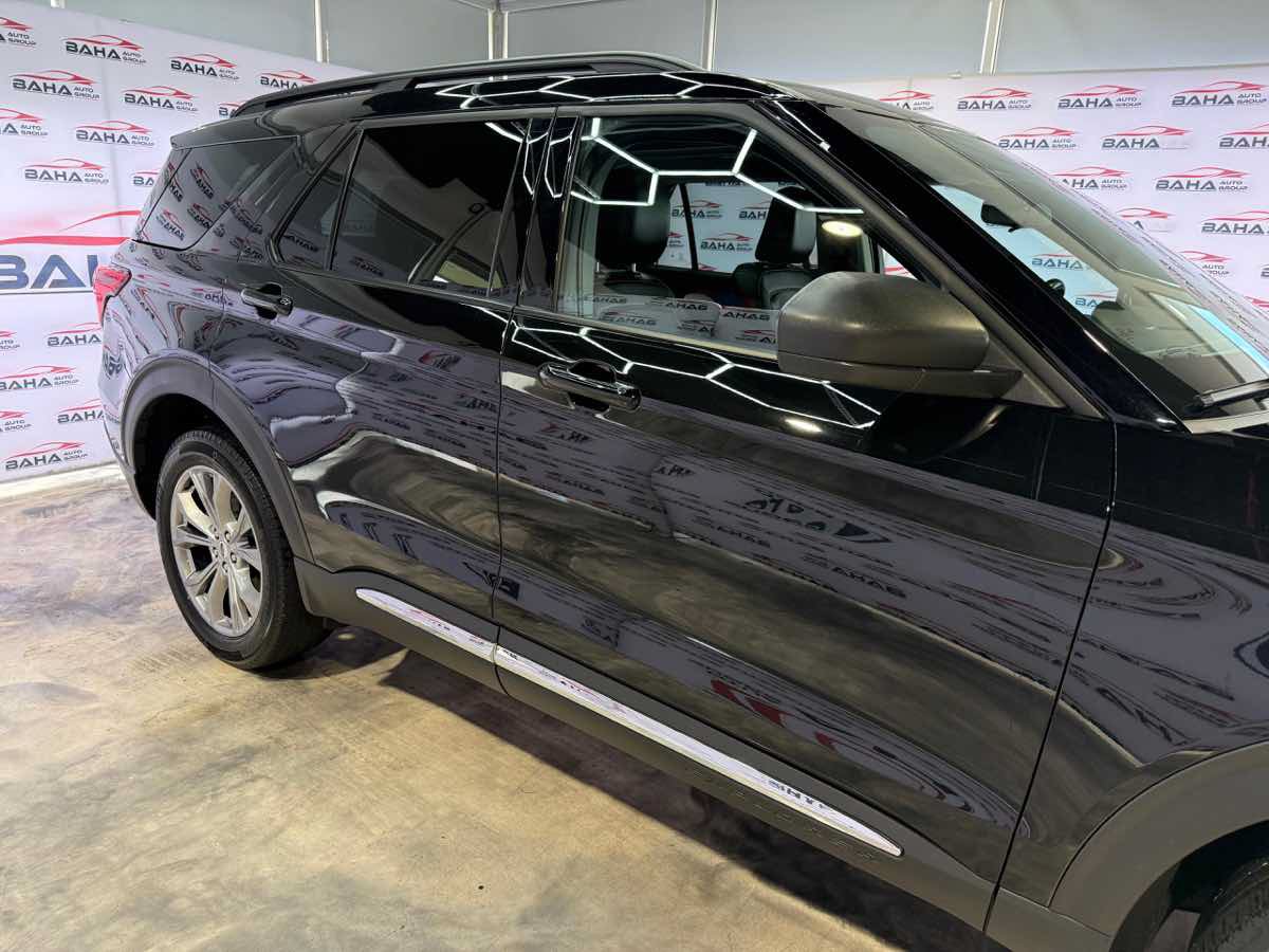 Used 2023 Ford Explorer XLT w/ Equipment Group 202A AWD/4WD image 8