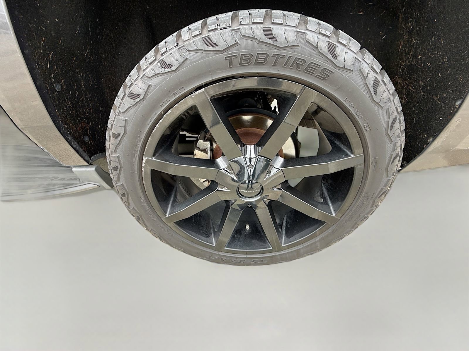 Used 2015 Chevrolet Suburban LTZ image 11