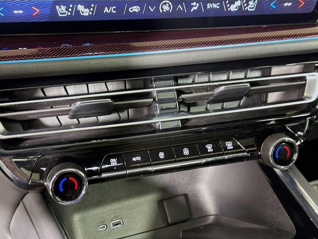 Used 2024 Chevrolet Traverse RS w/ LPO, Floor Liner Package FWD image 17