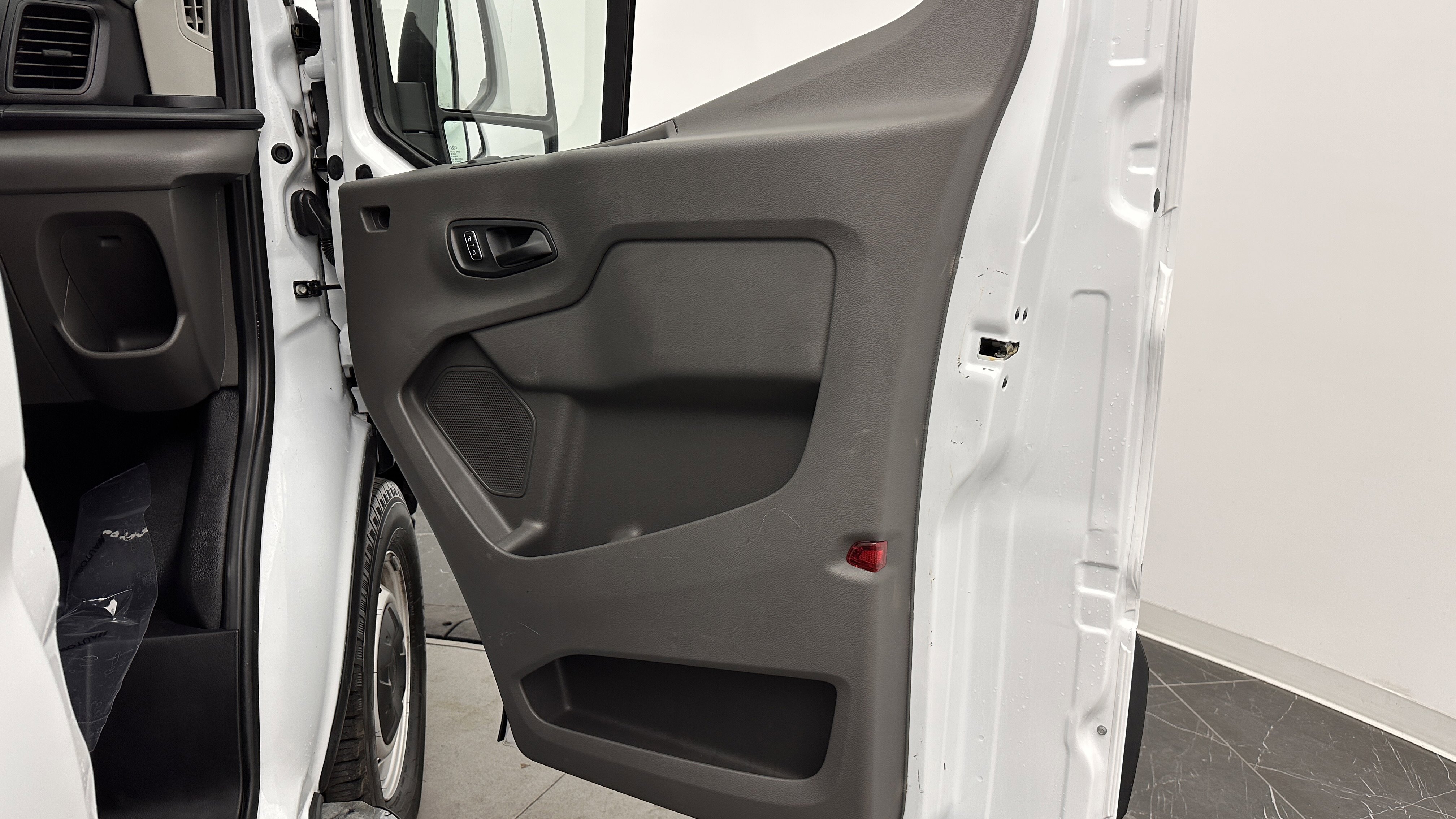 Used 2025 Ford Transit 250 Low Roof w/ Exterior Upgrade Package RWD image 25