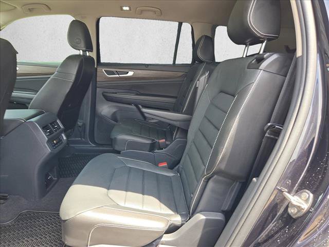 Used 2024 Volkswagen Atlas SEL AWD/4WD image 17
