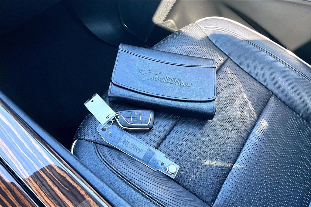 Used 2021 Cadillac Escalade Premium Luxury image 36