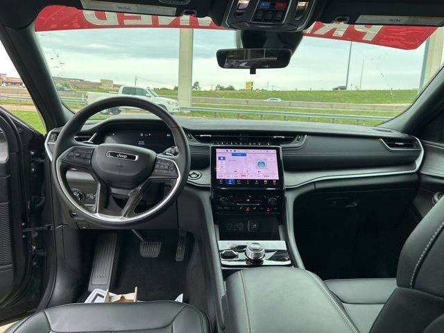 Used 2025 Jeep Grand Cherokee L Limited w/ Black Appearance Package AWD/4WD image 35