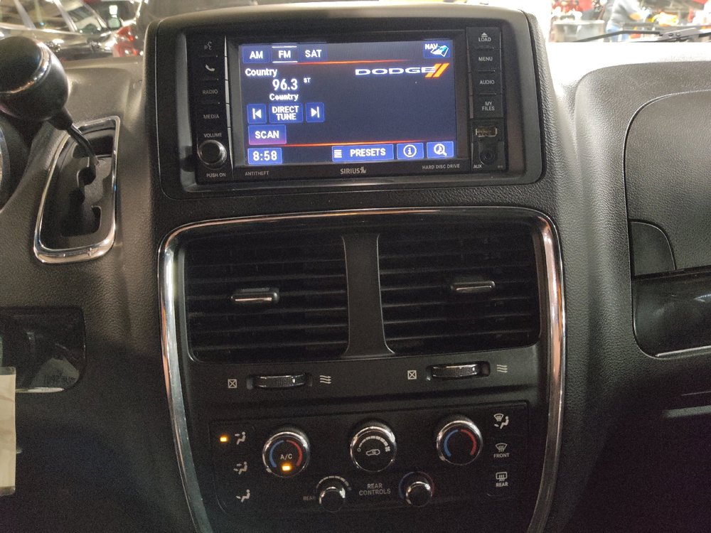 Used 2018 Dodge Grand Caravan SE image 25