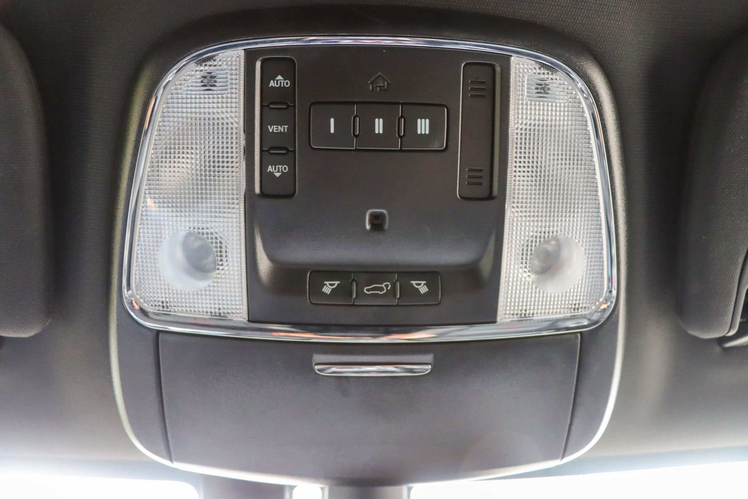 Used 2018 Dodge Durango R/T w/ Technology Group AWD/4WD image 47