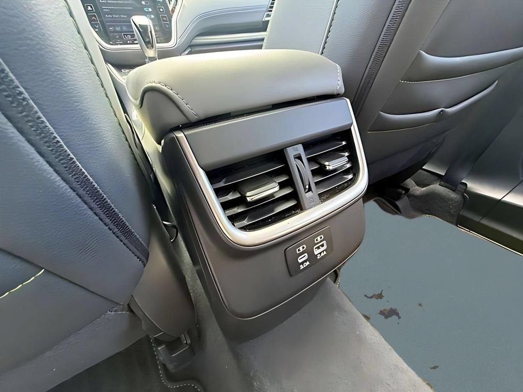 Used 2025 Subaru Outback Onyx Edition AWD/4WD image 28