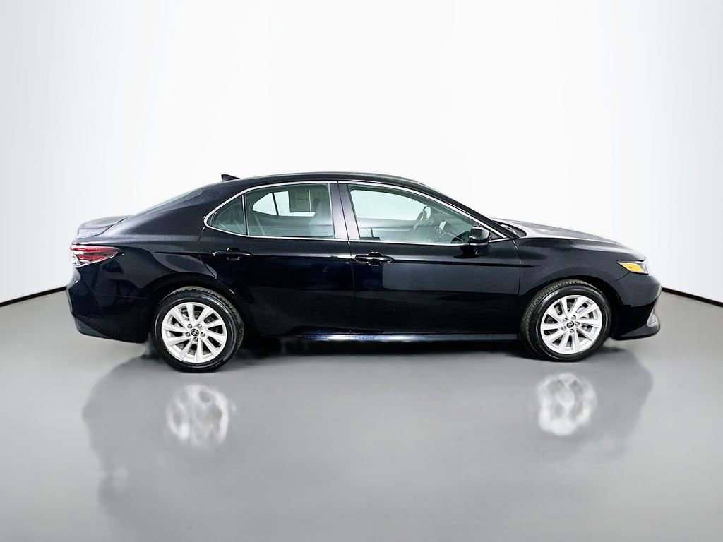 Used 2022 Toyota Camry LE image 7