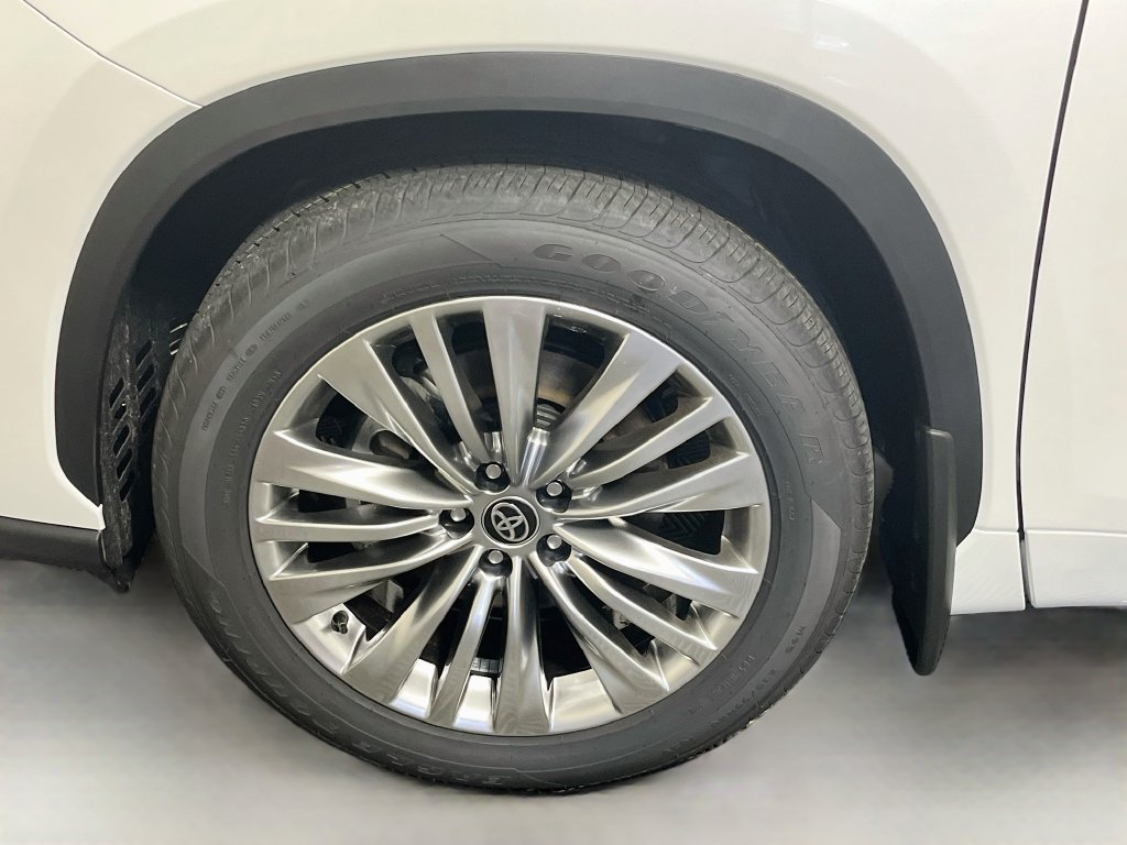 New 2026 Toyota Highlander Platinum AWD/4WD image 11