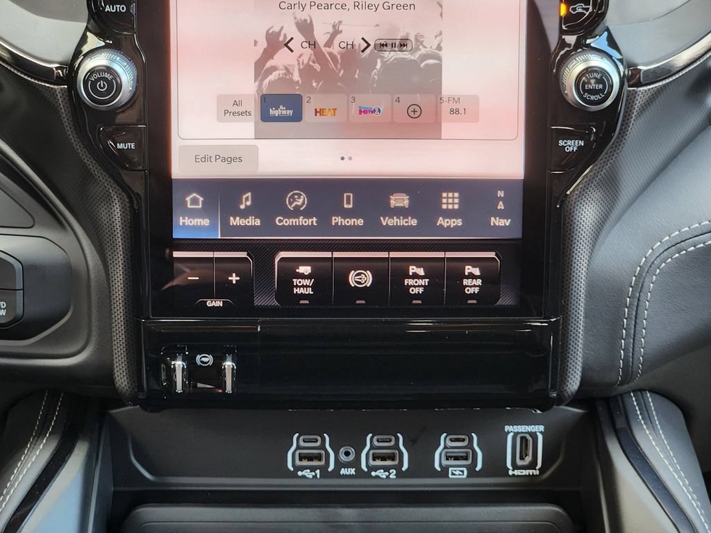 New 2026 RAM 2500 Limited AWD/4WD image 19