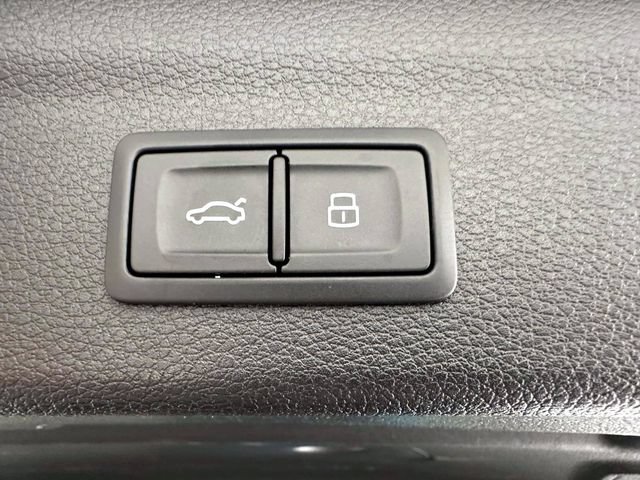 Used 2023 Audi Q3 2.0T Premium w/ Convenience Package AWD/4WD image 11