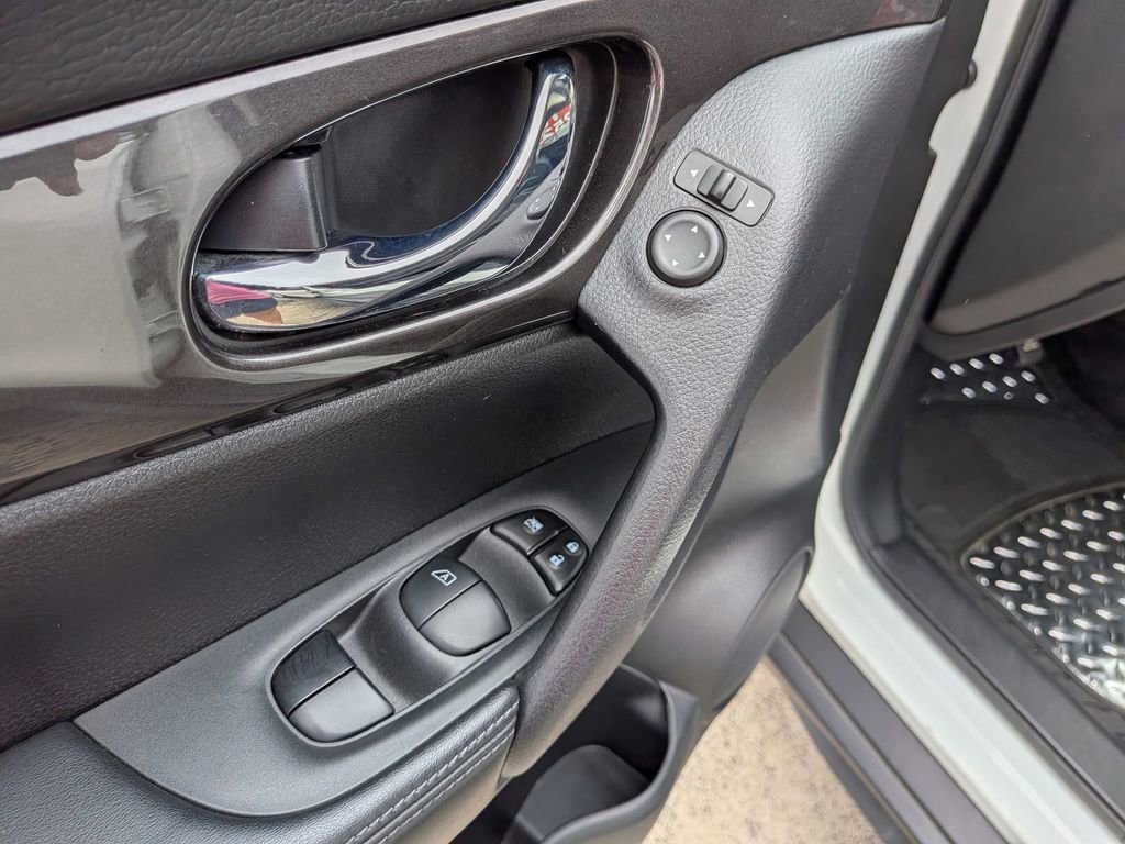 Used 2019 Nissan Rogue SV FWD image 9