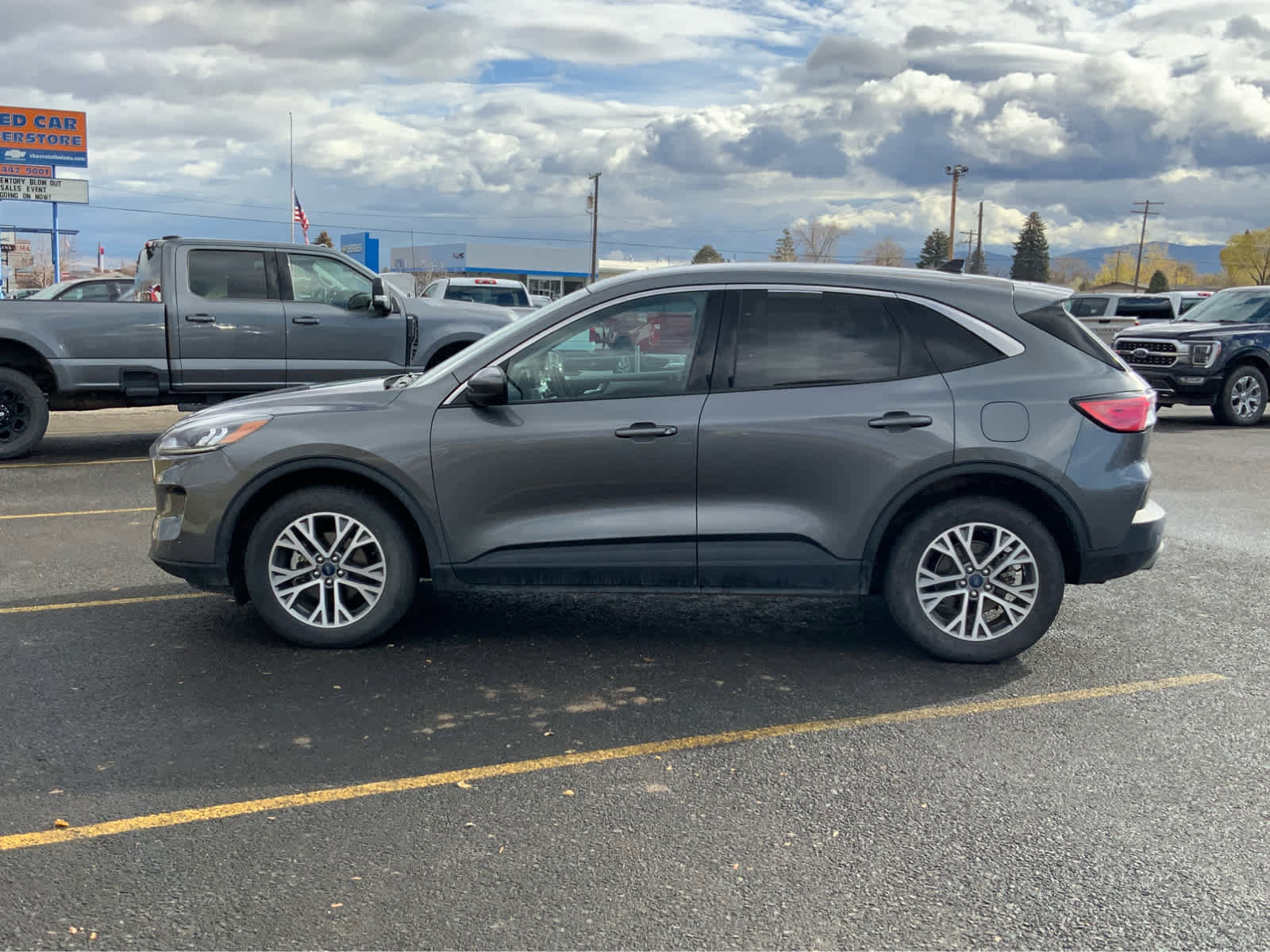 Used 2022 Ford Escape SEL image 2