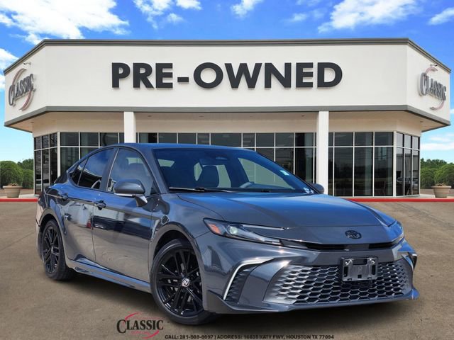 Used 2025 Toyota Camry SE w/ Convenience Package image 1