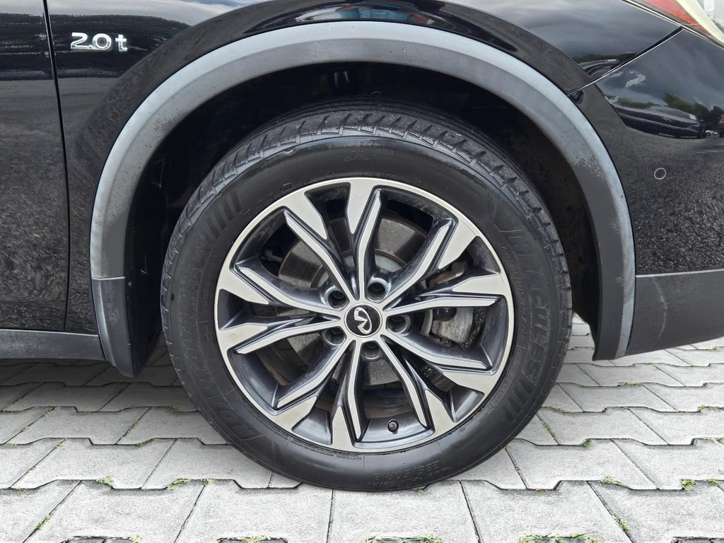 Used 2018 INFINITI QX30 Premium w/ Navigation Package AWD/4WD image 3