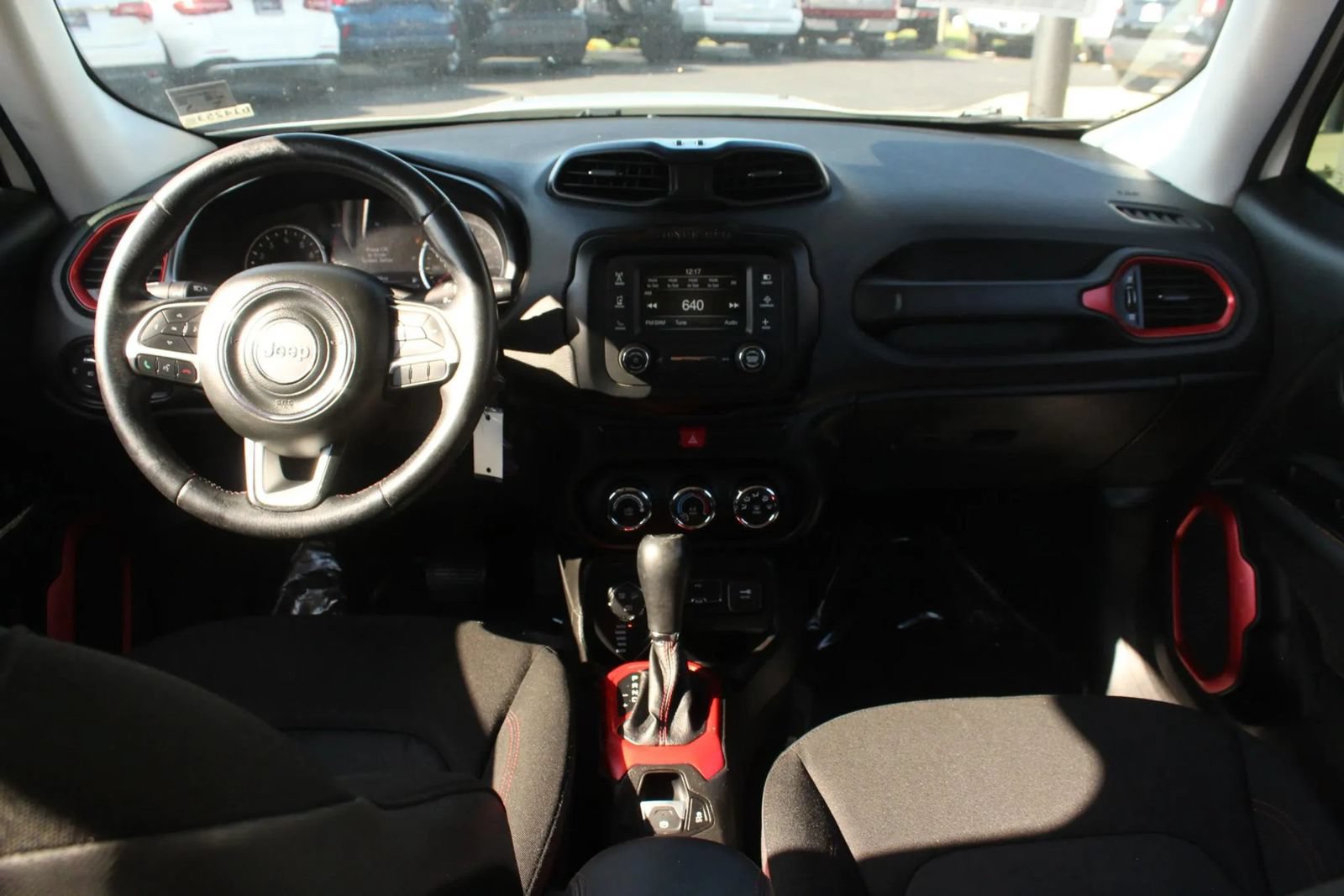 Used 2015 Jeep Renegade Trailhawk AWD/4WD image 16