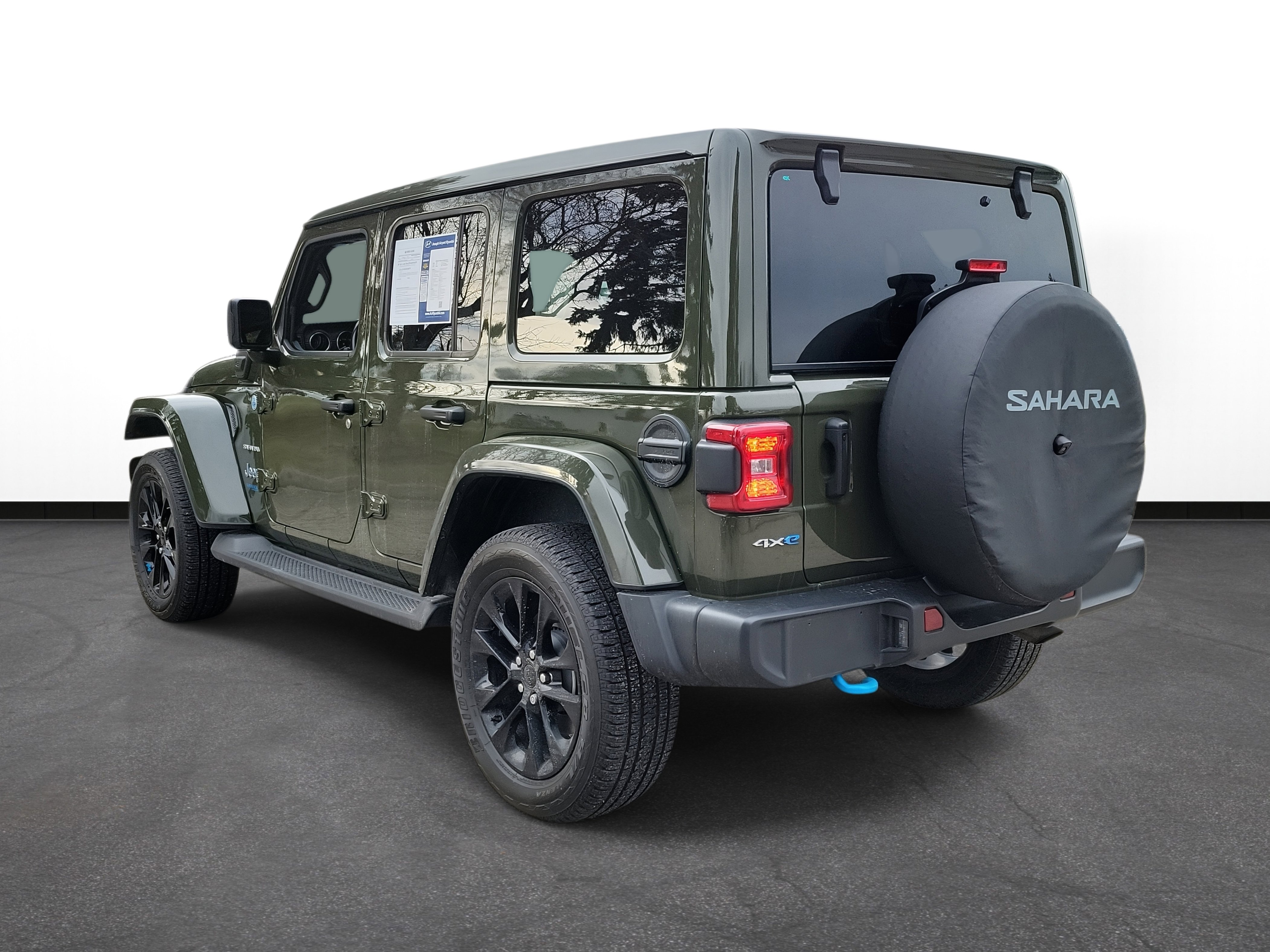 Used 2022 Jeep Wrangler Unlimited Sahara w/ Cold Weather Group image 3