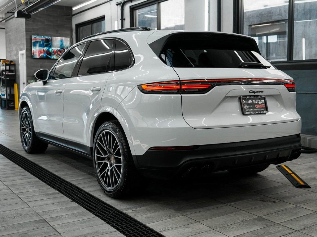 Used 2023 Porsche Cayenne image 6