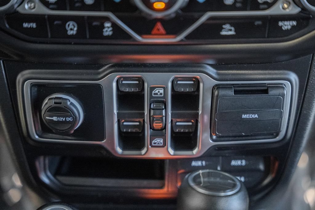 Used 2023 Jeep Gladiator Sport AWD/4WD image 25