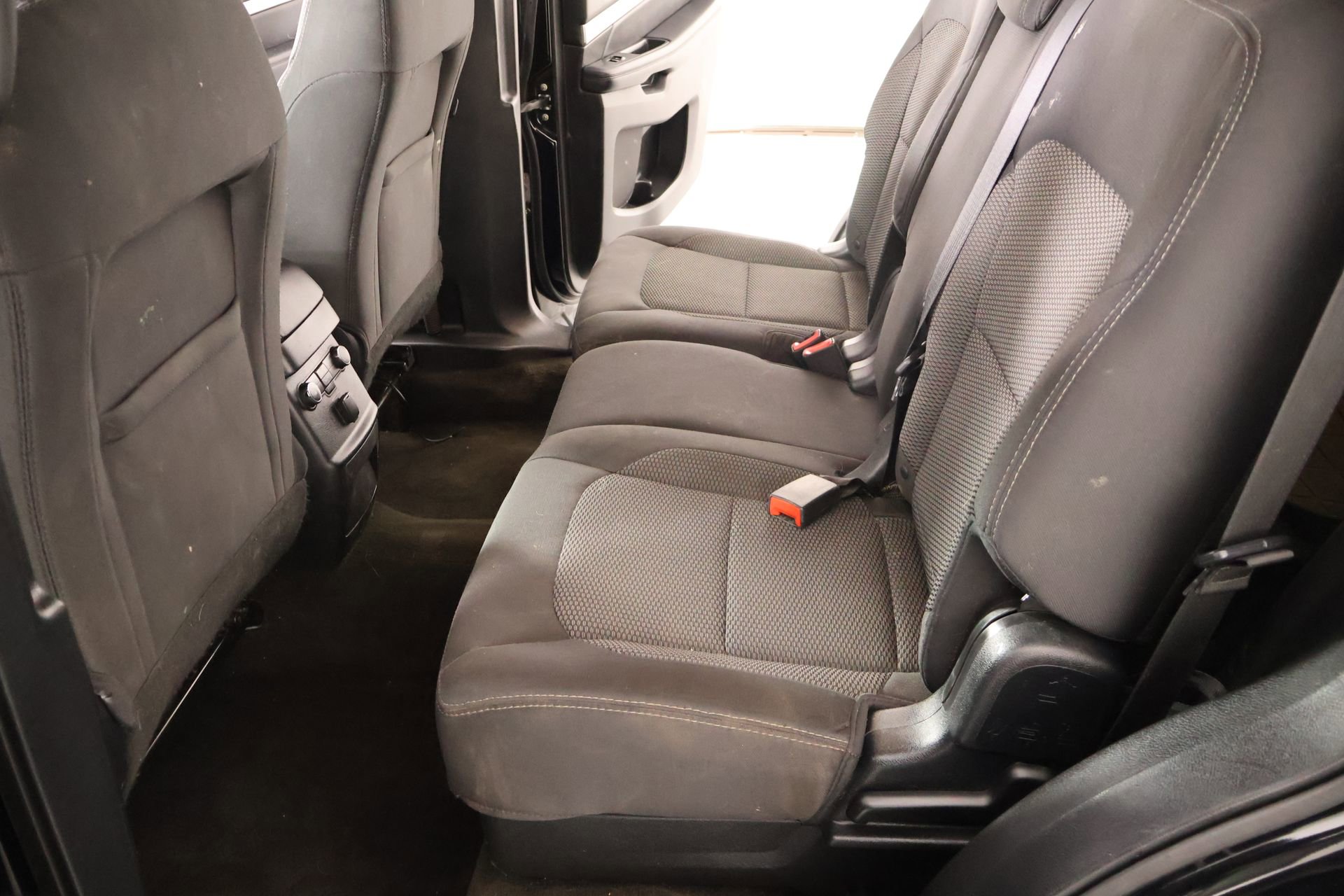 Used 2017 Ford Explorer XLT w/ Equipment Group 201A AWD/4WD image 12