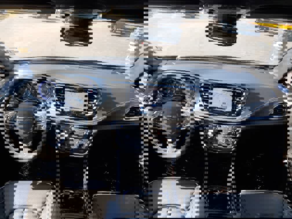 Used 2026 Chrysler Pacifica Limited image 17