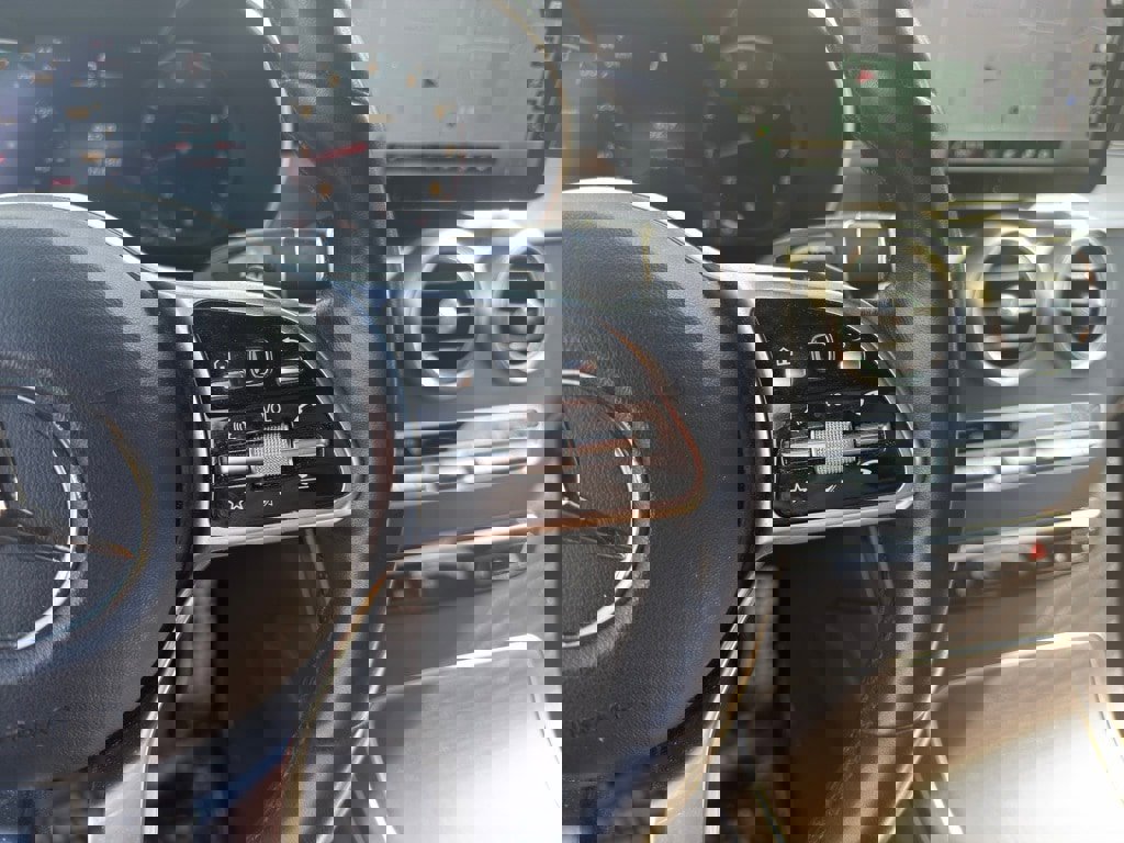 Used 2020 Mercedes-Benz GLC 300 4MATIC image 23