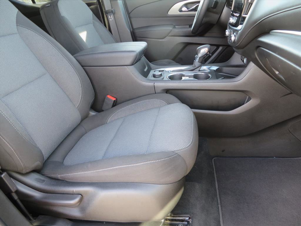 Used 2023 Chevrolet Traverse LT w/ Rear Camera Mirror Package image 9