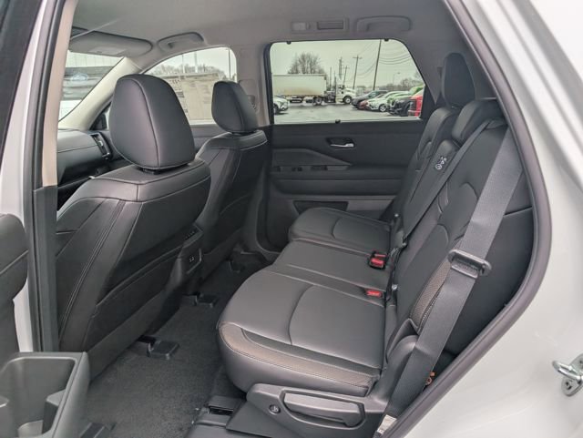 New 2025 Nissan Pathfinder SL w/ Black Appearance Package image 10