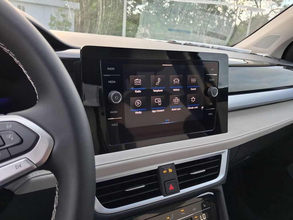 New 2026 Volkswagen Taos SE FWD image 9