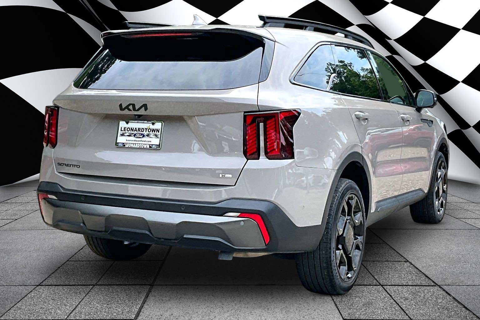 Used 2025 Kia Sorento SX AWD/4WD image 2