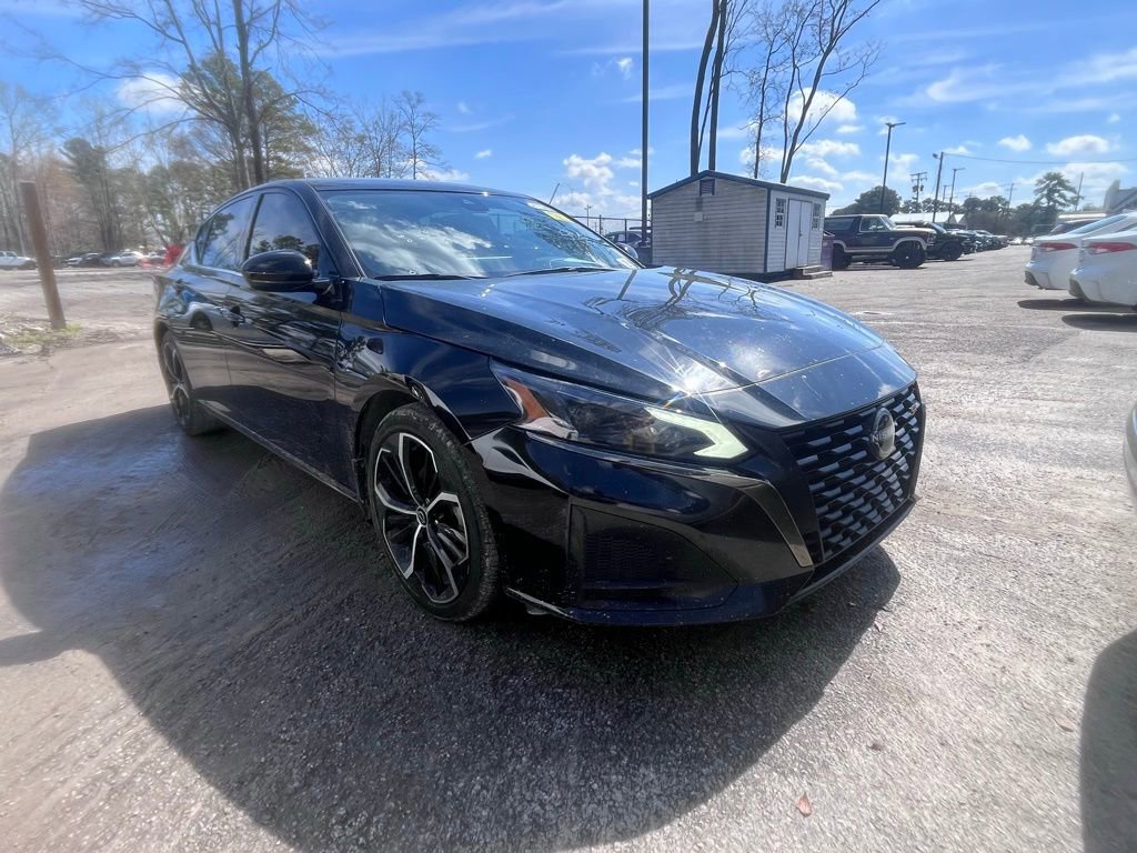 Used 2023 Nissan Altima 2.5 SR image 1