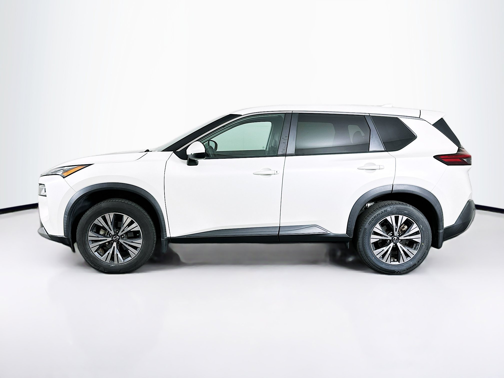 Used 2022 Nissan Rogue SV FWD image 4