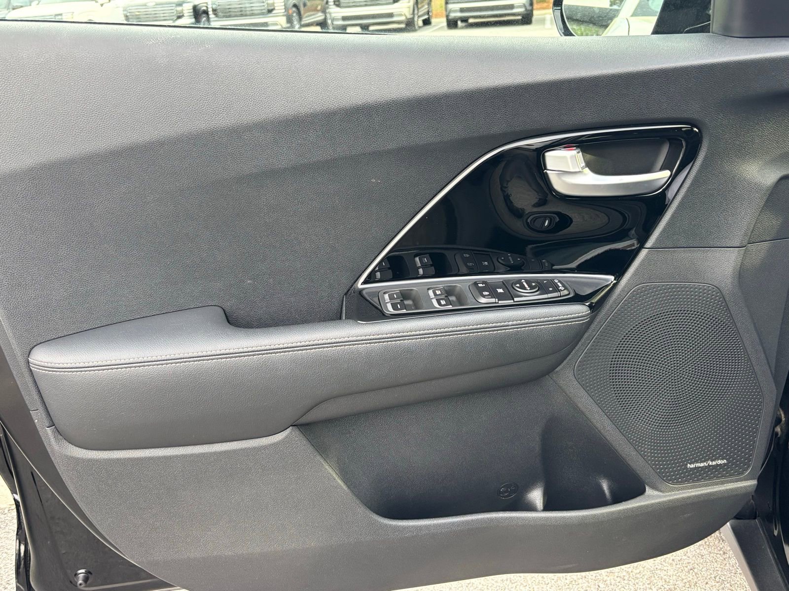 Used 2022 Kia Niro EX Premium FWD image 11
