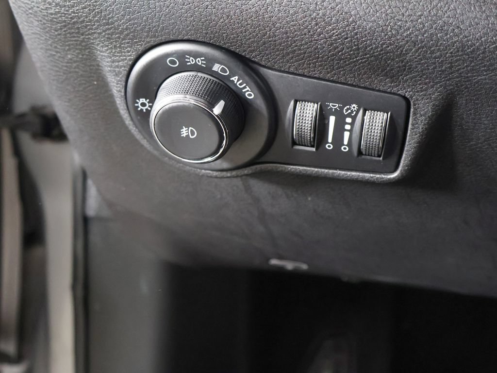 Used 2023 Jeep Compass Latitude AWD/4WD image 33