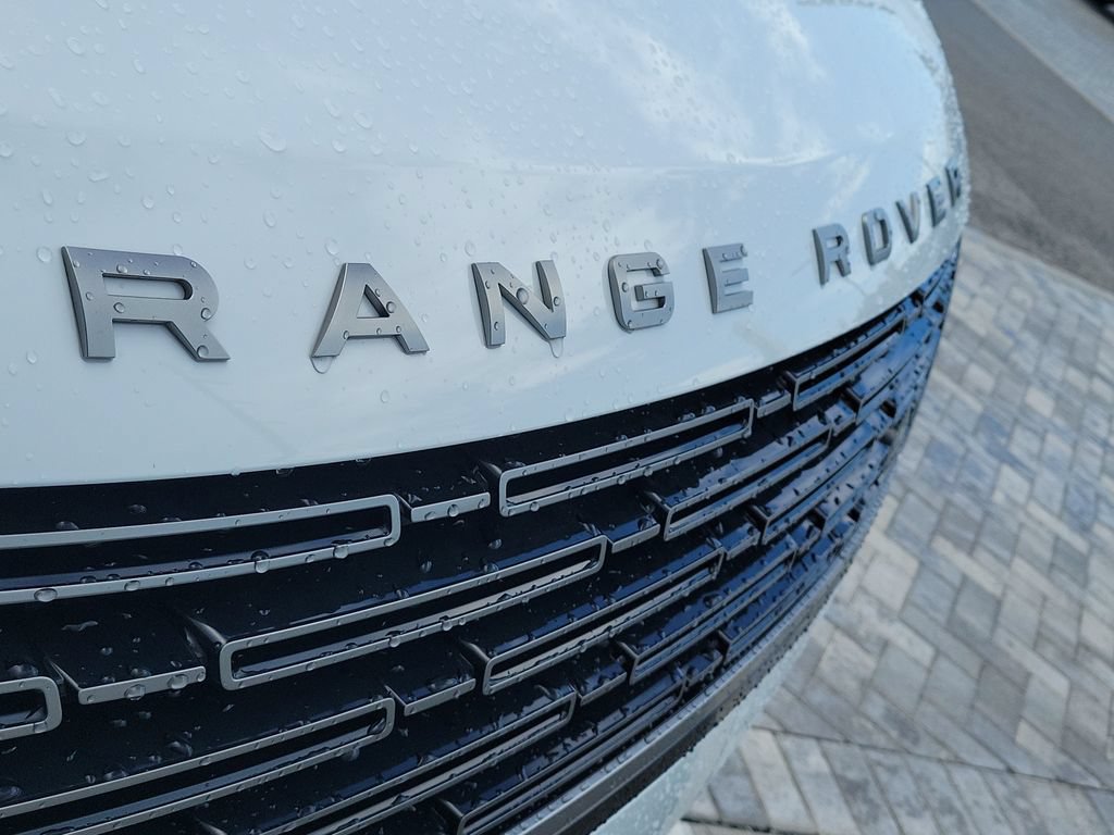 Used 2025 Land Rover Range Rover SE AWD/4WD image 9