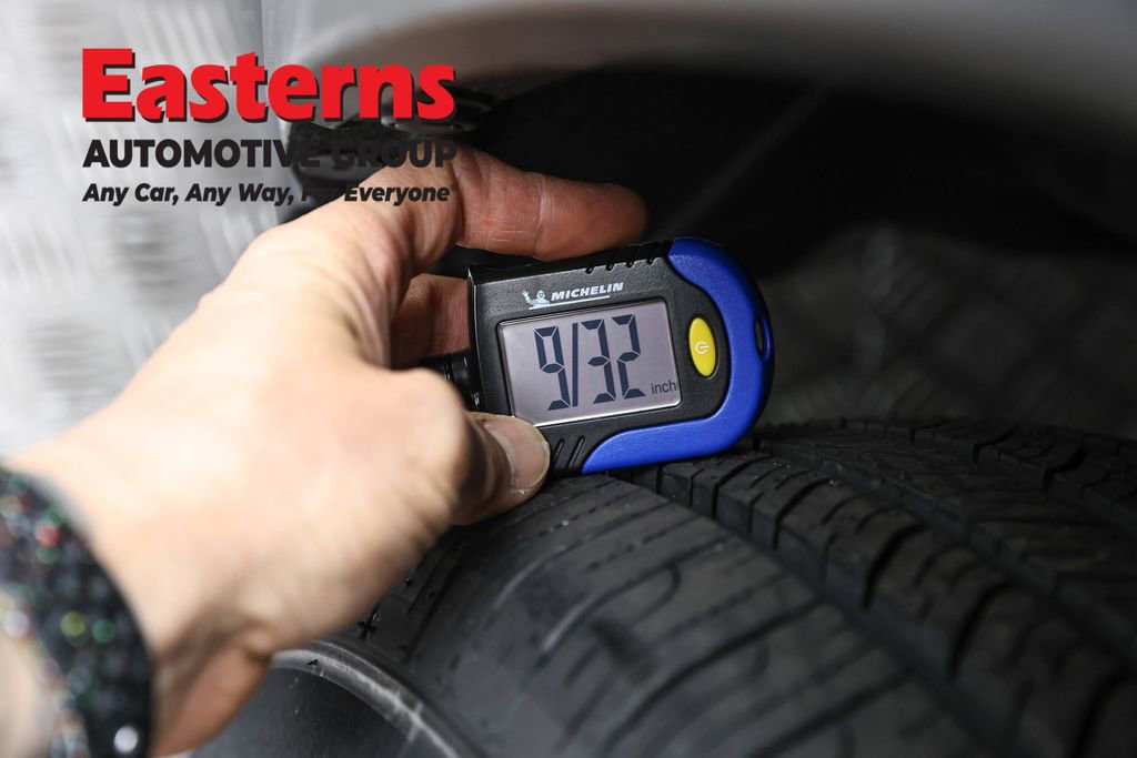 Used 2021 Toyota RAV4 LE image 27